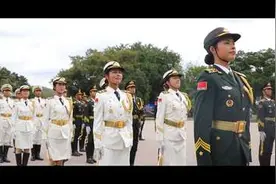 又美又飒！驻港部队仪仗女兵的青春图片