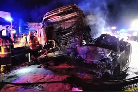 马来西亚高速公路发生交通事故 致5人死亡图片