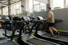 记者探访：山东省体育中心今天起对外开放，多位运动爱好者“卡点”健身图片