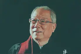 他有一双画家的眼，更有一副唱民歌的好嗓子图片
