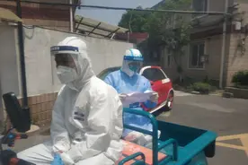 “大白”那些不能说的心事：3岁儿子求抱抱，大一男孩求唠叨图片