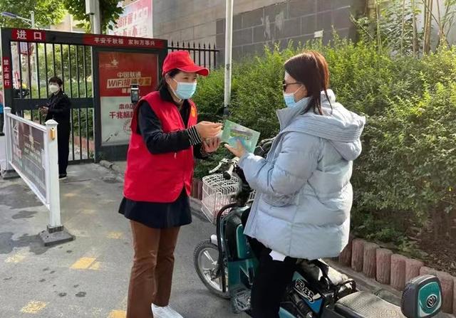 ͷȴ£ҡ㣬ױ俱չͨȫ