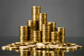 “来买的都是年轻人”！存不住钱就买“小金豆”，年轻人发掘攒钱“新姿势”图片