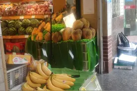 榴莲外壳发黑长毛，店员却说正常吃！医生紧急提醒……图片