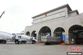 中越边境广西友谊关：从小通道到国际陆路大动脉图片