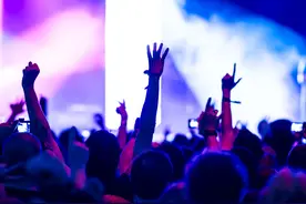 看音乐节也要分期付款了？门票直逼3000元，黄牛不敢囤票：刚吃过亏图片