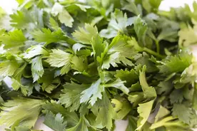 你扔掉了芹菜最营养的部分……图片