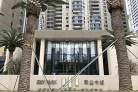 深圳一豪宅多位业主自封阳台，空调外机挂外墙！执法部门介入图片