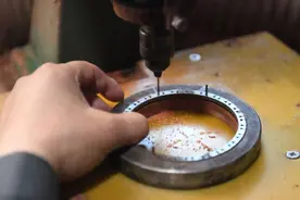 河北大城：制作红木蝈蝈笼 村民走上致富路图片