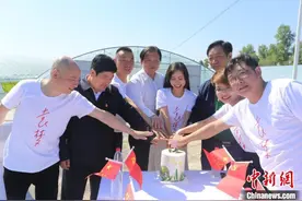 袁隆平院士蜡像在内蒙古揭幕“袁梦计划 3.0”正式启动图片