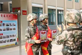 这两个女新兵打靶打出50环，她们的经历更不简单图片