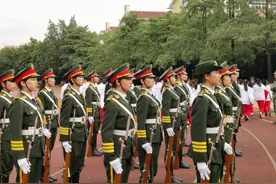 高校国旗护卫队：一样的青春不一样的“战场”图片