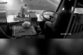 印度两辆大巴车正面相撞，造成18人受伤图片