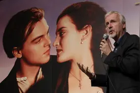 土耳其情侣模仿《泰坦尼克号》中经典姿势不慎坠海，男友身亡图片