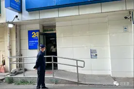 “银行都关门了，我们就取不了钱，想个办法帮助我们”图片