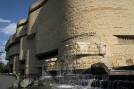 这座博物馆现代堂皇 却盖不住美国迫害印第安人的黑历史图片