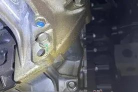 糟心！西安一车主买新车不到半年发动机漏油 维修后再次漏油图片