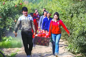 他们摄影师用镜头记录真实新疆图片