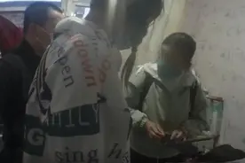 “邻居家‘捡’点不要的菜”？小区走廊成了她俩的“自选超市”！北京警方出手了图片