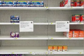美国妈妈扫光货架30罐配方奶粉 旁人怒呛：“我也有孩子要喂”图片