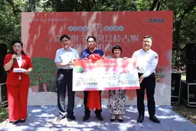 188万元！高州贡园古荔树“荔王”采摘权拍出图片