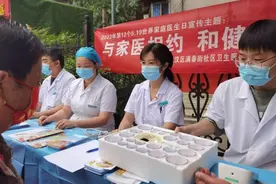 江汉家庭医生与三甲医院专家来到居民家门口图片