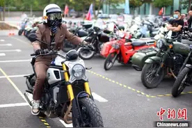 帅气十足！南京百余年轻人骑行街头秀机车图片