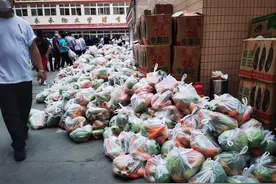 连夜调配50多吨！翠微为海淀16个封管控社区送物资图片