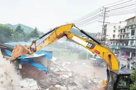 长沙开展自建房整治，长沙南方职业学院周边已拆违建房25处视频封面