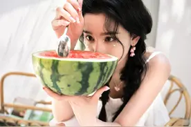 夏日限定！宋祖儿生日写真 扎双麻花辫少女感十足图片