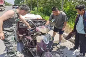 东阿：三轮车突然起火 危急时刻志愿者出手相助图片