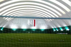 沈阳李铁足球公园成地摊夜市？当地：已劝阻图片