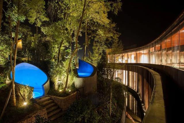 夏天泡温泉发朋友圈简单的句子 夏天泡温泉