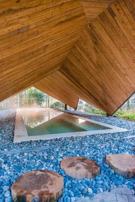 夏天泡温泉发朋友圈简单的句子 夏天泡温泉