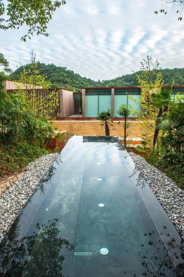 夏天泡温泉发朋友圈简单的句子 夏天泡温泉