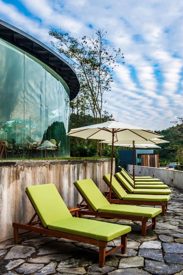 夏天泡温泉发朋友圈简单的句子 夏天泡温泉