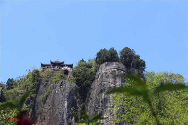 夏天泡温泉发朋友圈简单的句子 夏天泡温泉
