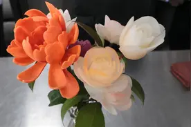 e有绝活｜厨师唐兵：蒙眼雕花，萝卜10分钟变月季图片