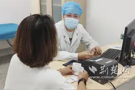 14岁初中生腰痛发烧 原是憋尿导致急性肾盂肾炎图片