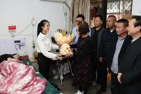 带母求学的福建孝女，国家励志奖学金图片