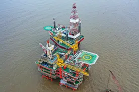 渤海湾新添一座可年产原油20万吨以上海上采油平台图片