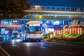 浦东新区明日起再恢复115条公交线路！各区医疗保供信息→图片
