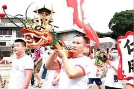 现场：端午至，泮塘“仁威”老龙起水，又见荔枝湾龙舟竞渡图片
