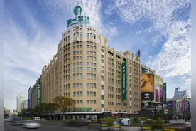 南京路首家购物中心明起恢复线下营业，进店需提前预约图片