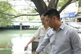 “爸，我来！”小伙替父亲勇救坠河老人，最新消息：获奖了图片