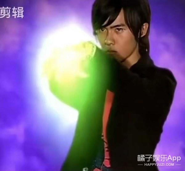 还记得《终极一班》的反派唐禹哲吗？现在只能拍拍无名网剧？