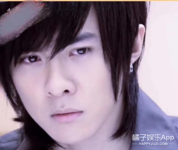 还记得《终极一班》的反派唐禹哲吗？现在只能拍拍无名网剧？