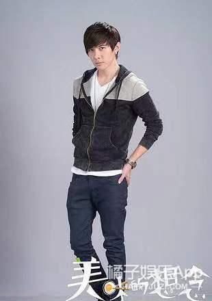 还记得《终极一班》的反派唐禹哲吗？现在只能拍拍无名网剧？