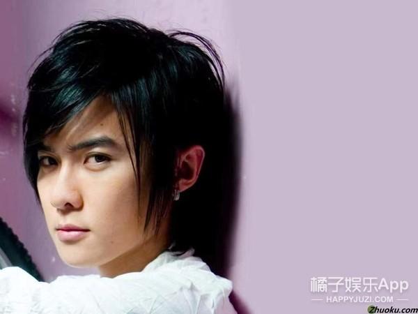 还记得《终极一班》的反派唐禹哲吗？现在只能拍拍无名网剧？