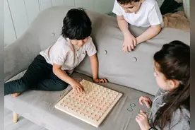 孩子一年吃二三十瓶保健品！标榜进口、虚假宣传、收智商税，市场乱象重重图片